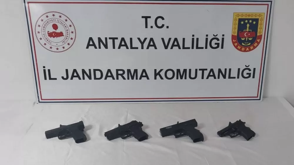 Antalya'da jandarmadan kaçak silah operasyonu