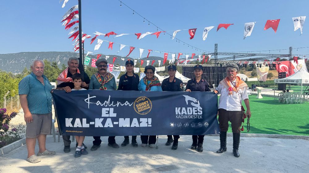 Antalya’da jandarmadan kadın güvenliğine yönelik bilgilendirme çalışması