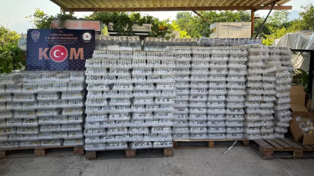 Antalya’da kaçakçılık operasyonunda 39 bin 944 şişe kaçak içki ele geçirildi