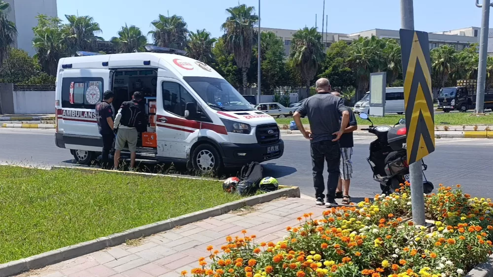 Antalya'da kaza 2 motosikletli çarpıştı 1 kişi yaralandı