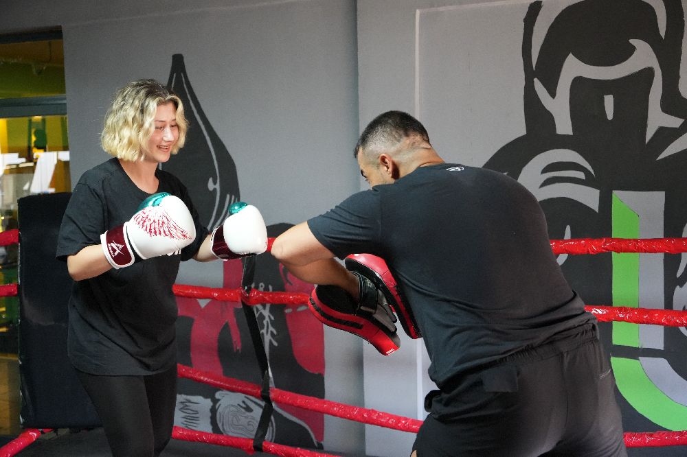 Antalya’da Kick Boks antrenörünün düğününde sürpriz lapa çalışması