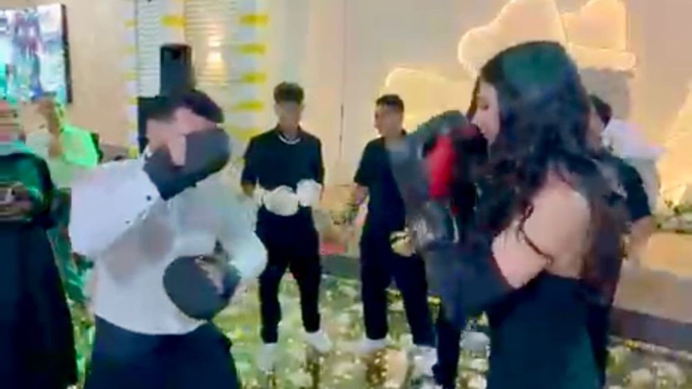 Antalya’da Kick Boks antrenörünün düğününde sürpriz lapa çalışması