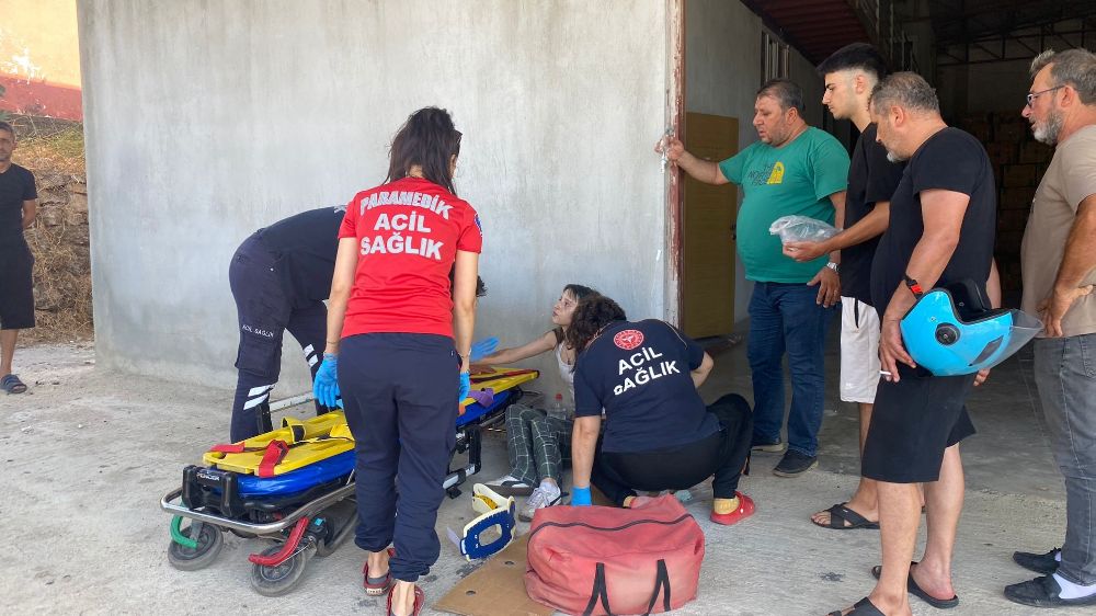 Antalya'da korkutan kaza Motosikletli genç kız römork altında kaldı