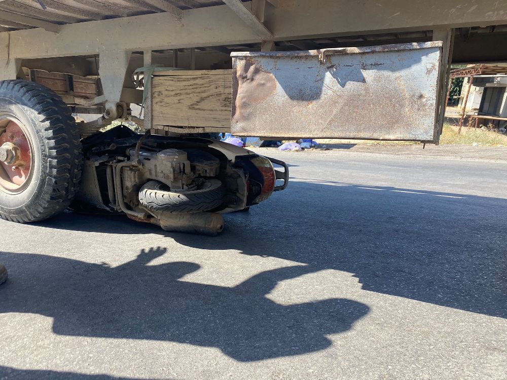 Antalya'da korkutan kaza Motosikletli genç kız römork altında kaldı