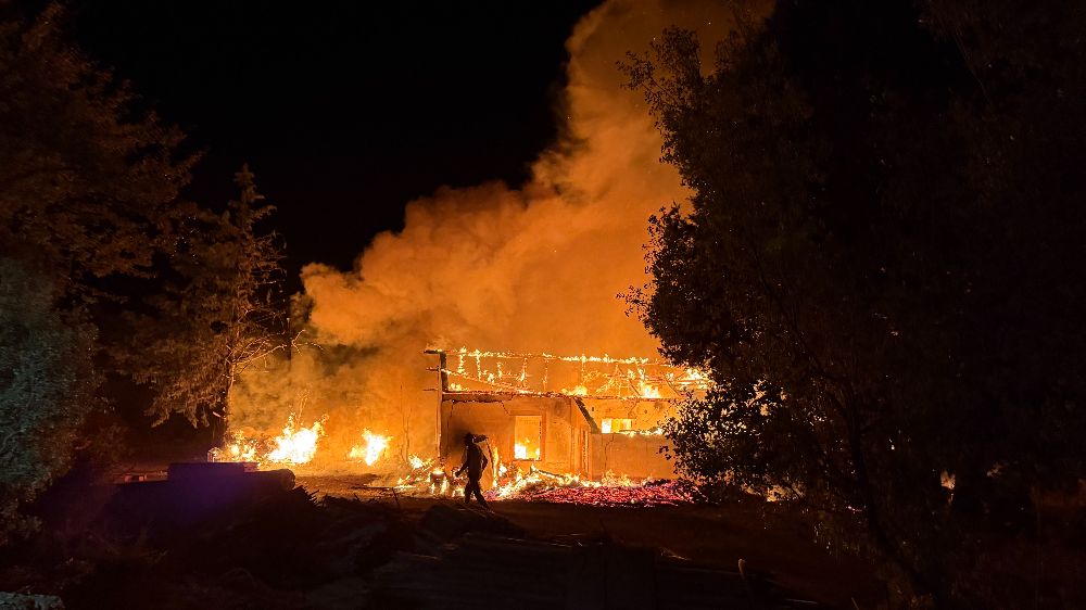 Antalya'da lojmanda yangın Tek katlı bina alev alev yandı 