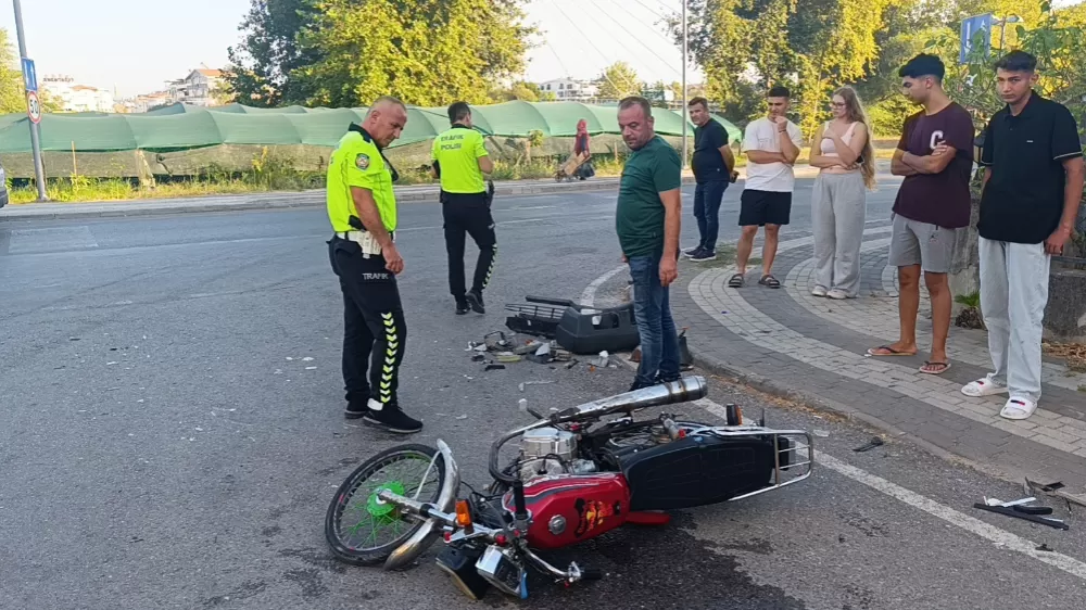 Antalya'da motosiklet kazası 2 Yaralı, sürücü kayıplara karıştı