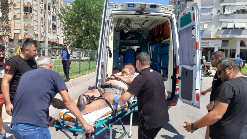 Antalya'da otomobil ile motosiklet çarpıştı 