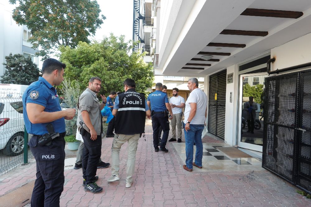 Antalya'da Yaşadığı dairede boğazı kesilmiş olarak bulunmuştu Kimliği belli oldu