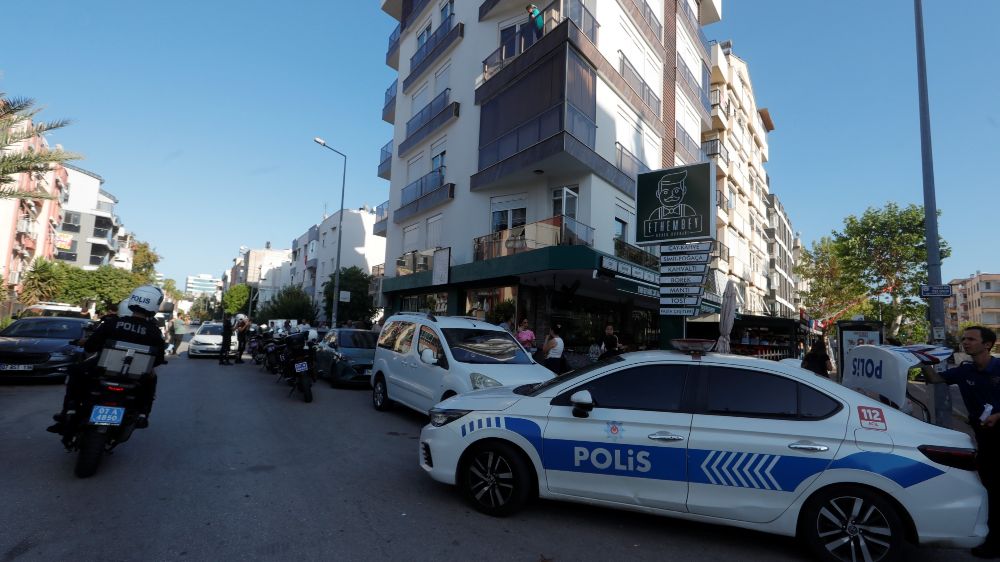 Antalya'da Yaşadığı dairede boğazı kesilmiş olarak bulunmuştu Kimliği belli oldu 