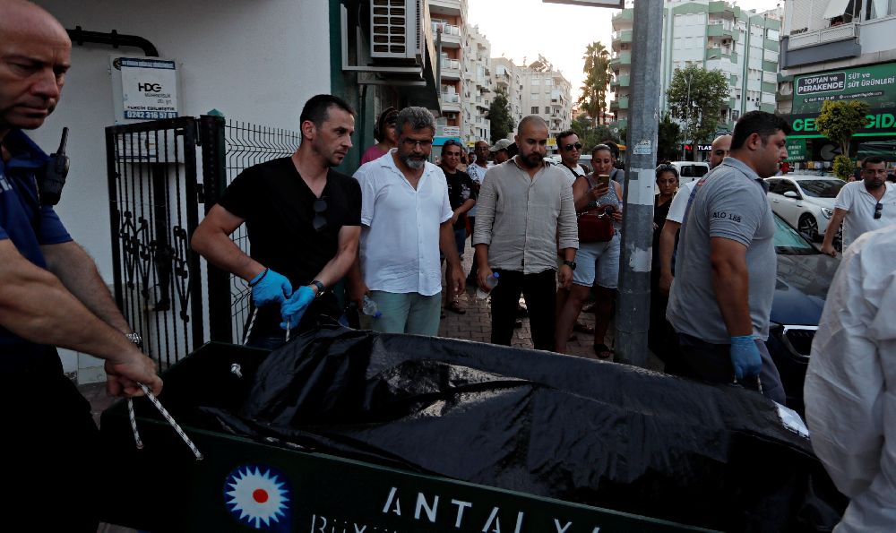 Antalya'da Yaşadığı dairede boğazı kesilmiş olarak bulunmuştu Kimliği belli oldu