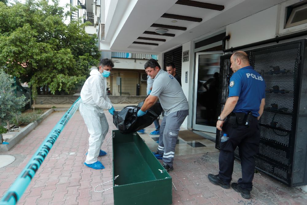Antalya'da Yaşadığı dairede boğazı kesilmiş olarak bulunmuştu Kimliği belli oldu