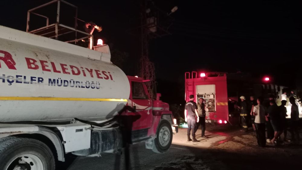 Antalya Kemer'de trafoda yangın çıktı 