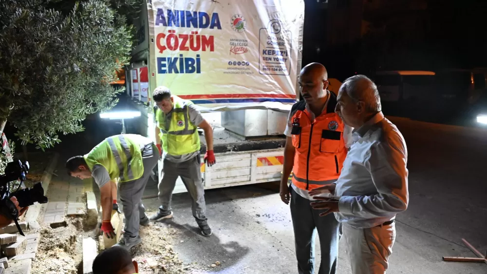   Antalya Kepez Belediyesi, 'Anında Çözüm Ekibi' ile gece gündüz sahada vatandaşın taktirini topluyor 