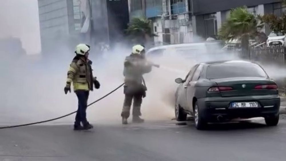 Ataşehir'de araç yangını