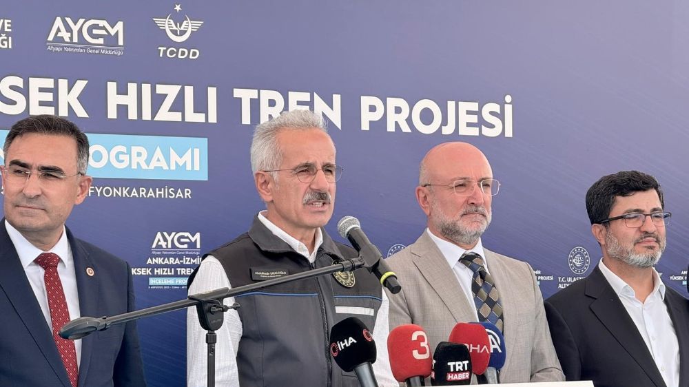 Bakan Uraloğlu: "Yaklaşık 11,5 milyon insanımız hızlı tren konforuna kavuşacak"