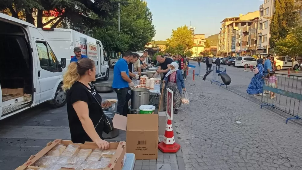 Balıkesir Bigadiç'ten Sındırgı'ya kardeşlik sofrası 