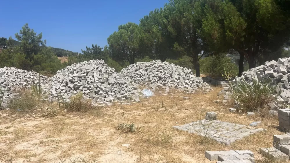 Başkan hibe parke taşlarını parayla sattı iddiası