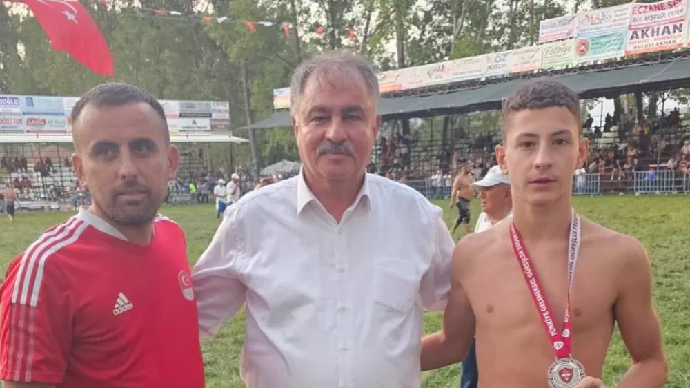 Başkan Pütün pehlivanları Seydikemer er meydanında yalnız bırakmadı