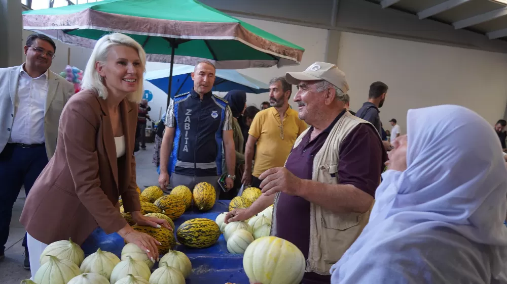 Başkan Subaşı, kapalı pazar esnafı ve vatandaşlarla bir araya geldi