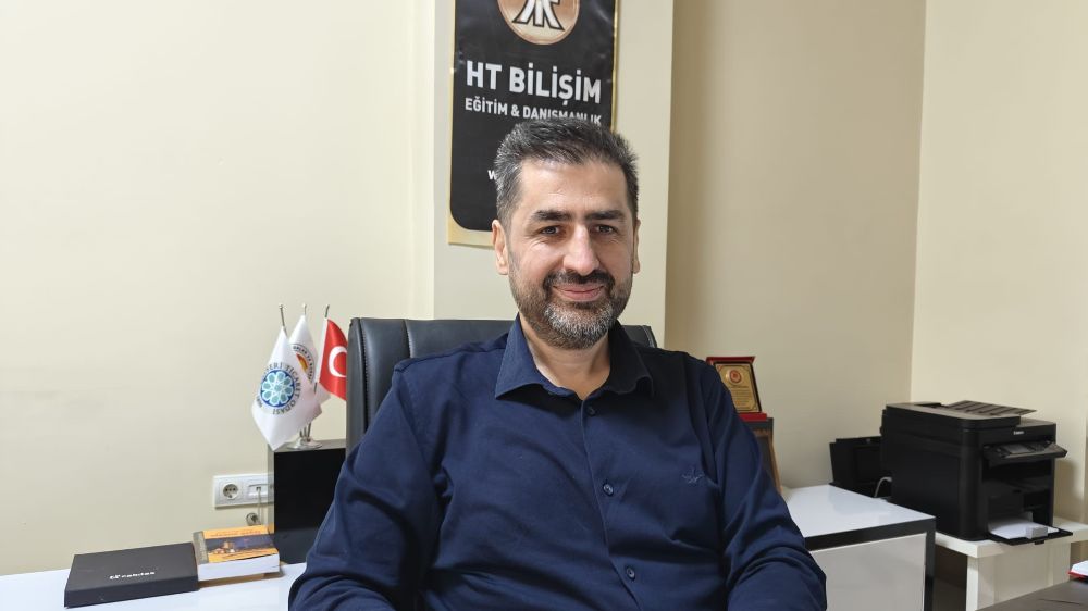 Bilişim Uzmanı Hakan Topuzoğlu: "Bot hesap kullanıcılarını istihdam eden şirketler dahi var"