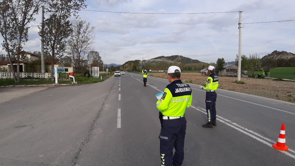 Bolu'da trafik denetimleri sürüyor! 6 milyon 897 bin 750 lira ceza