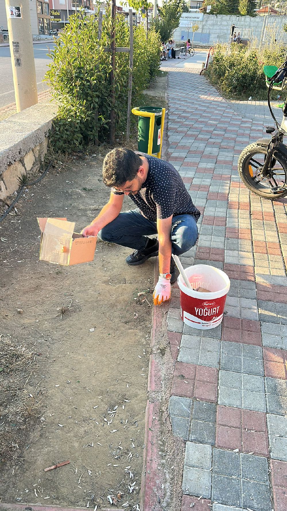 Bucak’ta minik eller çevre için toplandı CHP Bucak destek verdi