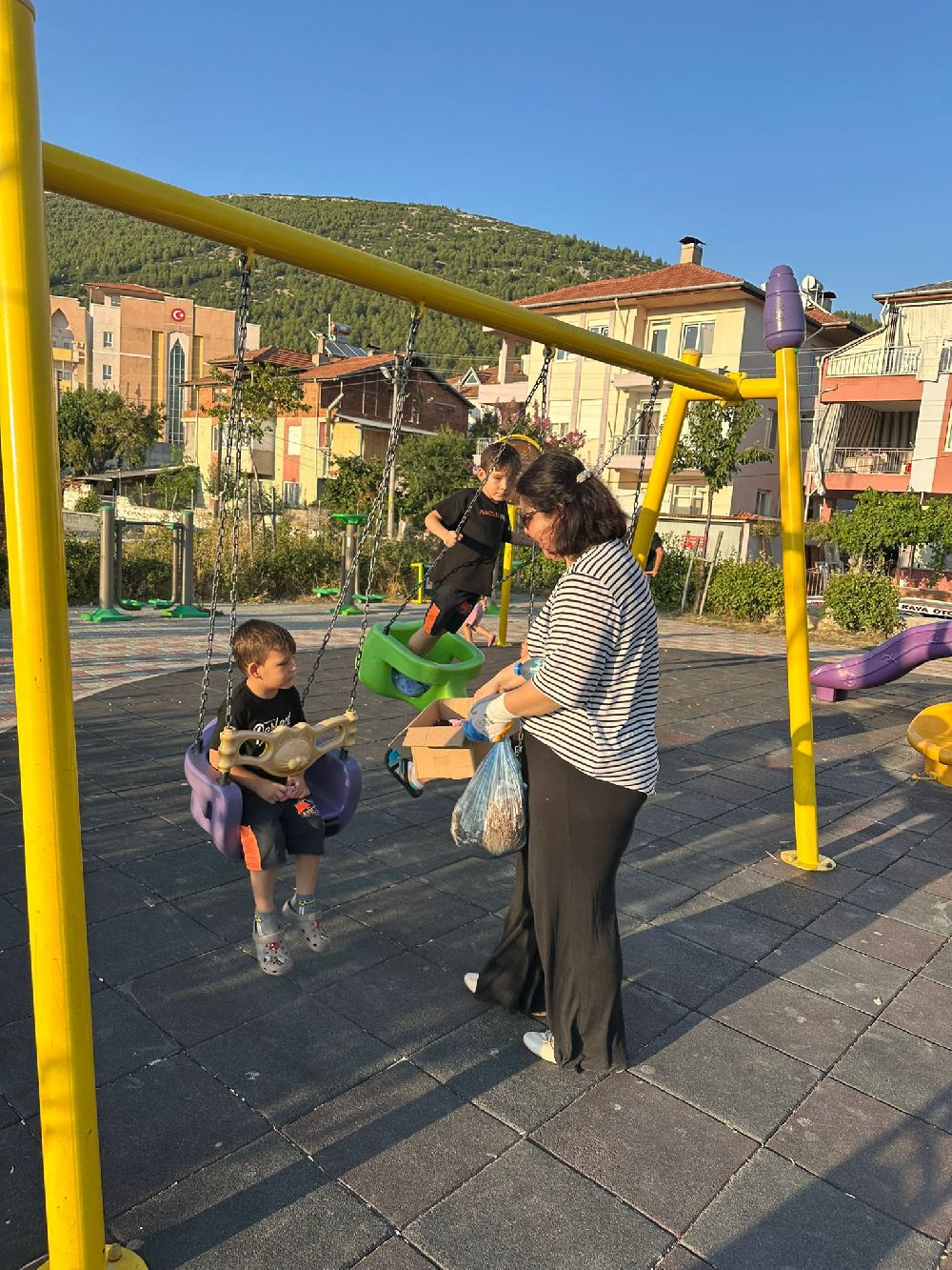 Bucak’ta minik eller çevre için toplandı CHP Bucak destek verdi