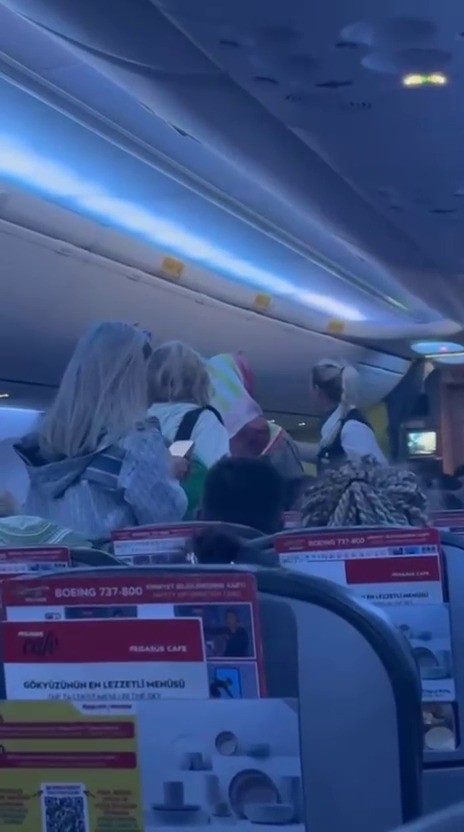 Burdur-Antalya Karayolunda buğday yüklü tır alev alev yandı!