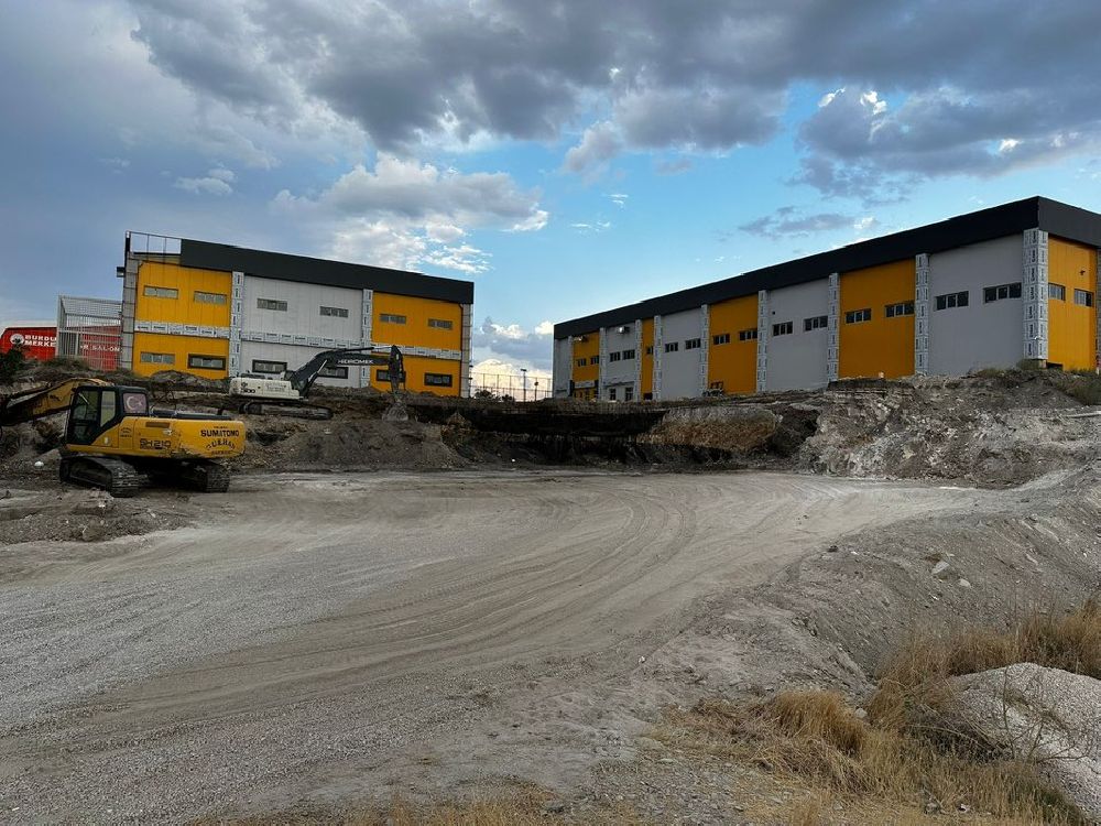 Burdur Tapu Müdürlüğü’nün yeni hizmet binasında ilk kazma vuruldu