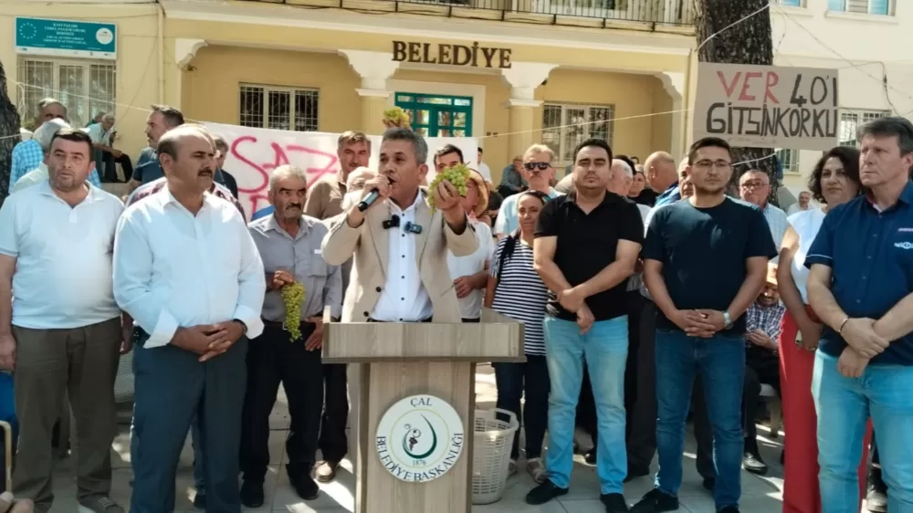 Çal’da 'yılan', 'yılan besleyici' tartışması