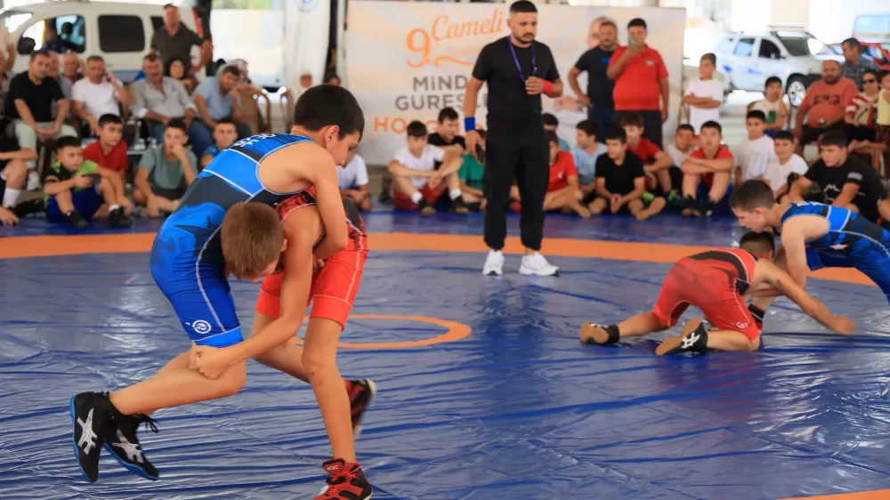 Çameli’de minik pehlivanlar minderde buluştu