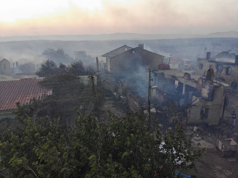 Çanakkale Bayramiç Saçaklı Köyü Alevlere teslim oldu