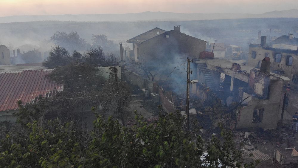 Çanakkale Bayramiç Saçaklı Köyü Alevlere teslim oldu 