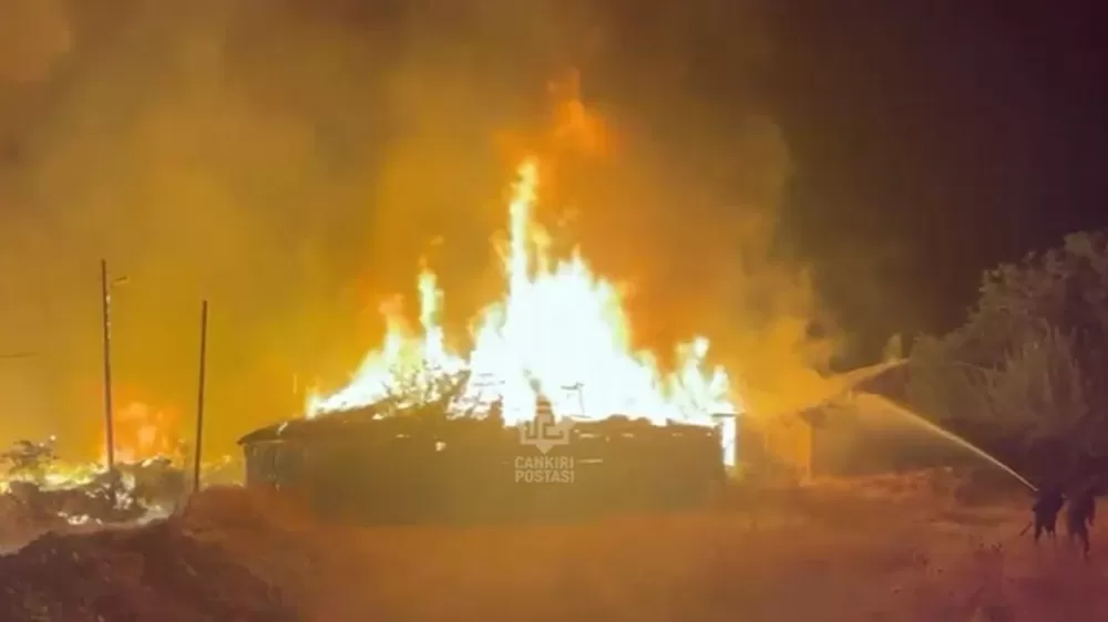 Çankırı Bayramören'de  yangın 6 ev kül oldu 