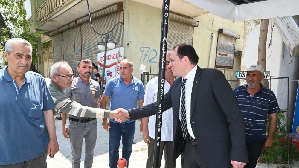 Çay Kaymakamı Türker vatandaşla bir araya geldi