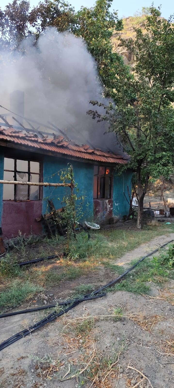 Çorum'da yanan ev kullanılmaz hale geldi