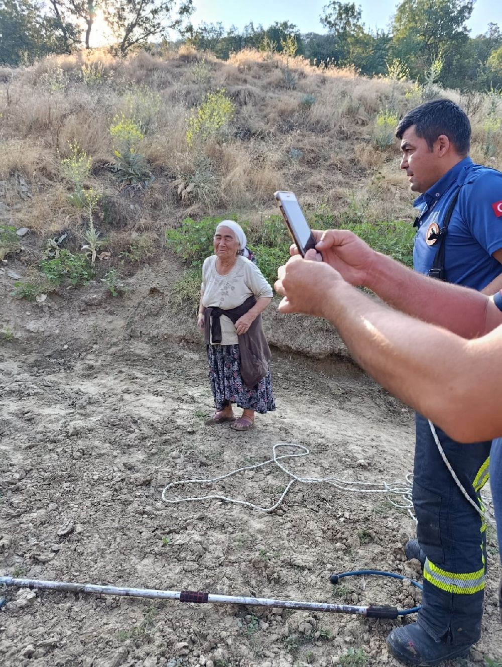 Denizli'de gölete düşen kuzu için zorlu operasyon