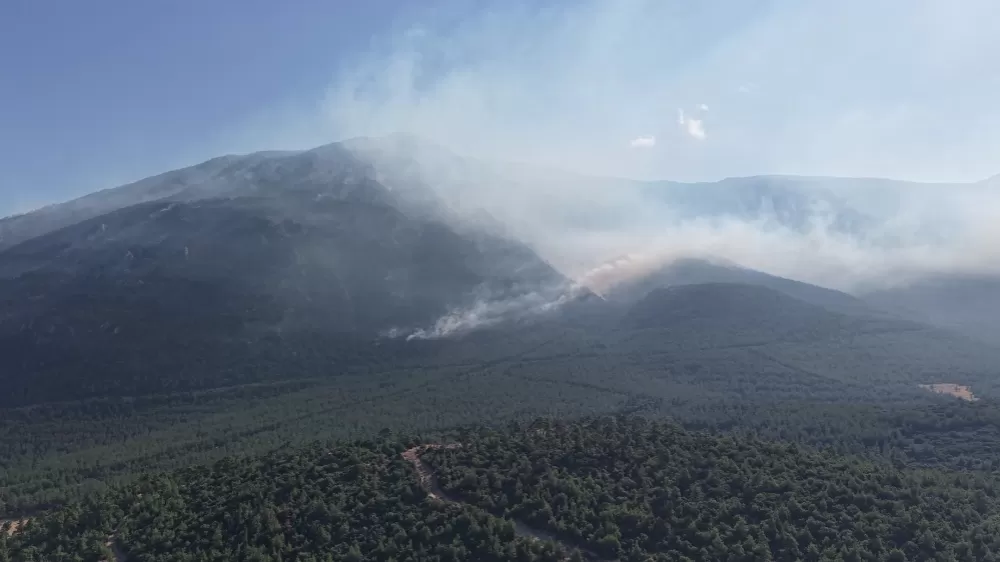 Denizli’deki yangın bölgesinde soğutma çalışmaları devam ediyor