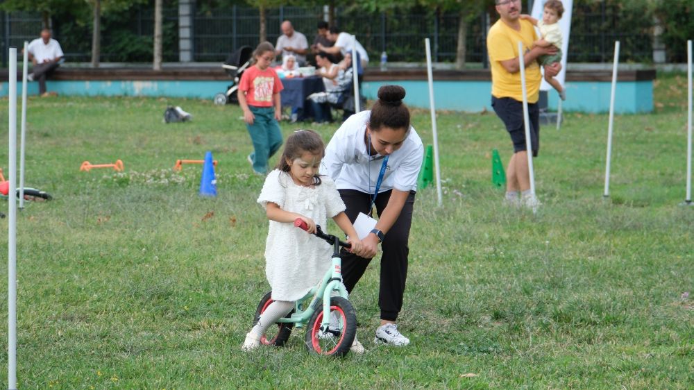 Derince'de  "3. Çık Dışarıya Oynayalım" etkinliği düzenlendi