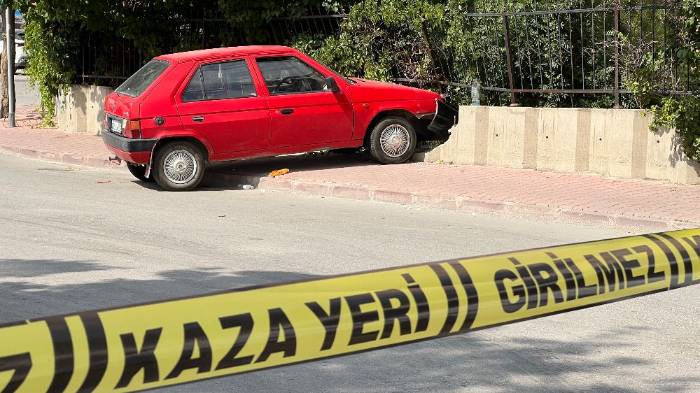 Dur ihtarına uymadı önce polise ardından duvara çarptı