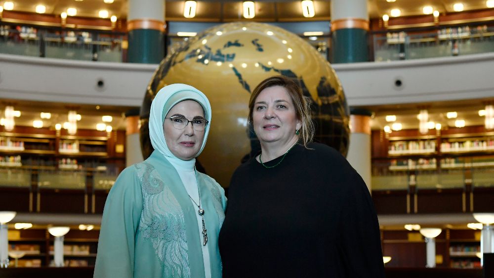 Emine Erdoğan Gürcistan Cumhurbaşkanı Mikheil Kavelashvili'nin eşi Tamar Bagrationi ile Millet Kütüphanesinde 