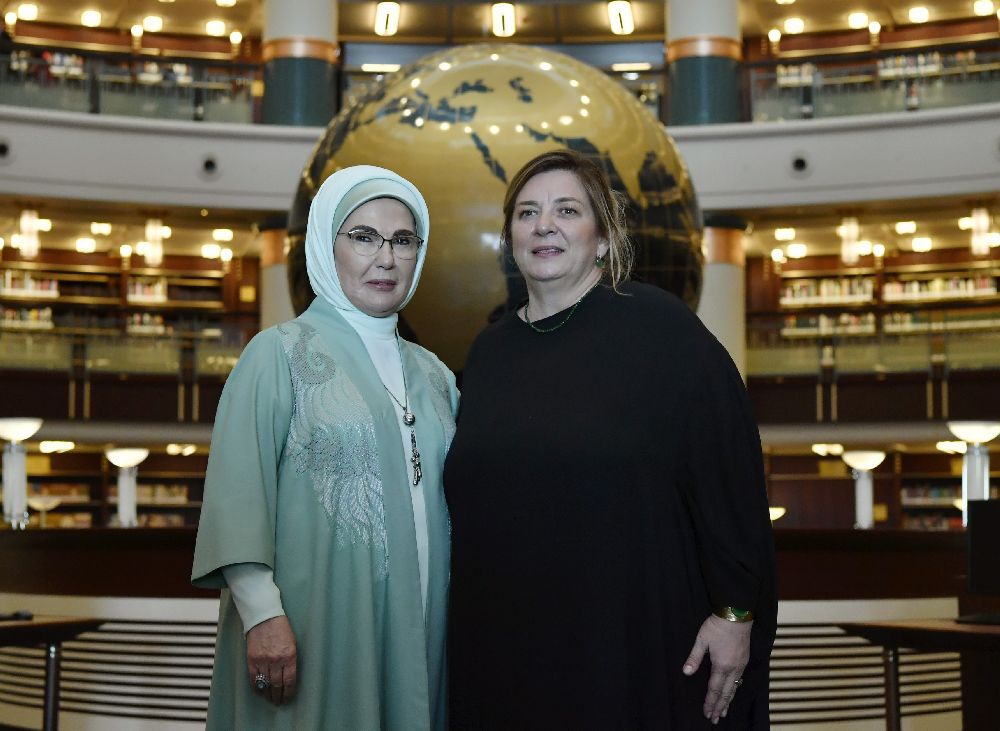 Emine Erdoğan Gürcistan Cumhurbaşkanı Mikheil Kavelashvili'nin eşi Tamar Bagrationi ile Millet Kütüphanesinde