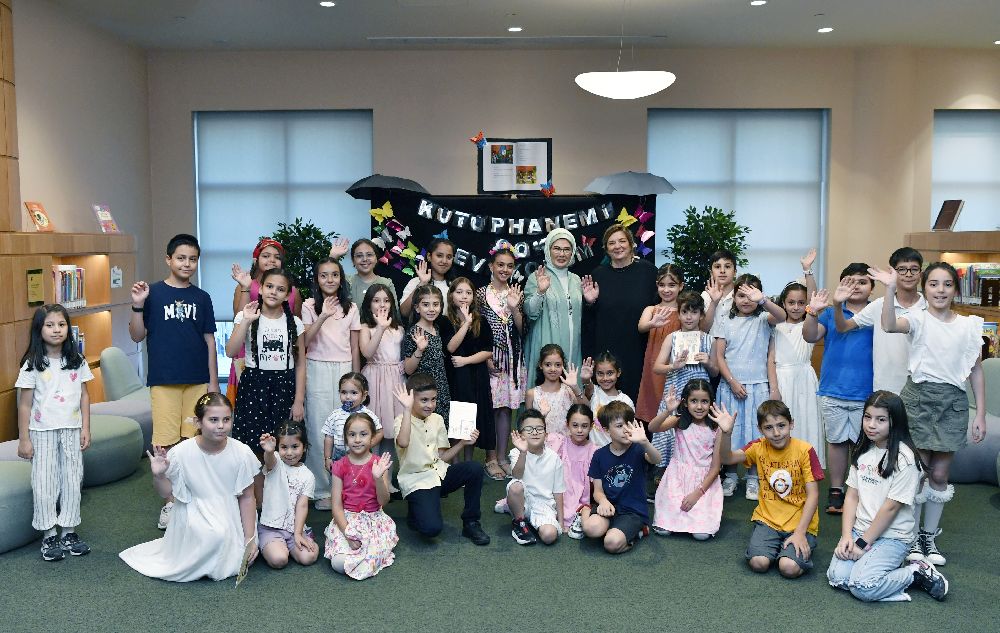 Emine Erdoğan Gürcistan Cumhurbaşkanı Mikheil Kavelashvili'nin eşi Tamar Bagrationi ile Millet Kütüphanesinde