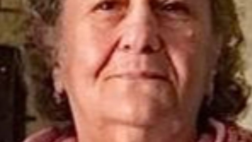 Eski Artvin Valisi Emrullah Zeybek'in eşi Aysel Zeybek vefat etti