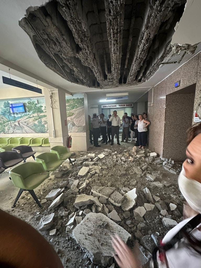 Facianın eşiğinden dönüldü Depreme dayanıksız raporu vardı, tavan çöktü