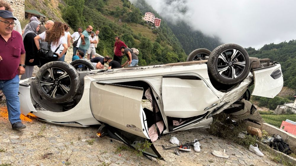 Göksu Travertenleri’nde 4 kişinin yaralandığı trafik kazası güvenlik kamerasına yansıdı