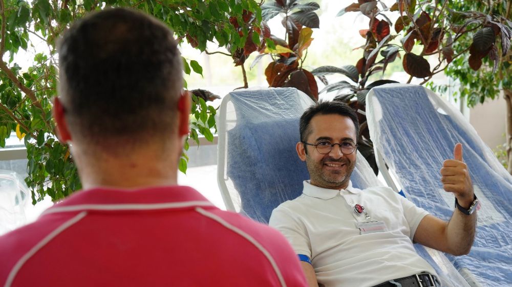 Hastane personeli ve hasta yakınları Kızılay için kan verdi