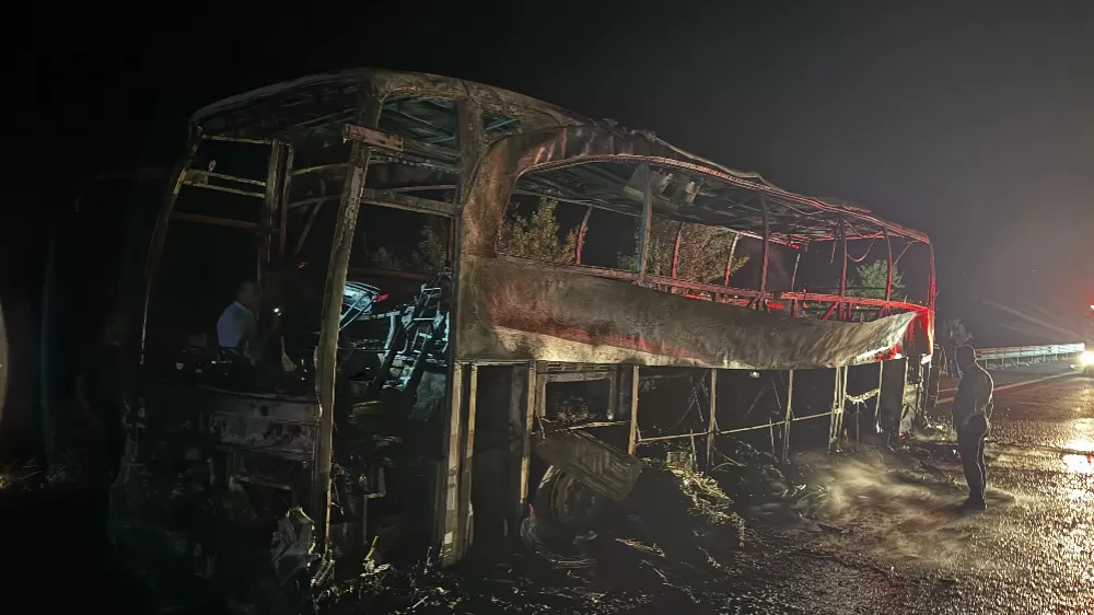 Hatay-İstanbul seferini yapan yolcu otobüsü Ankara’da yanarak kullanılamaz hale geldi 