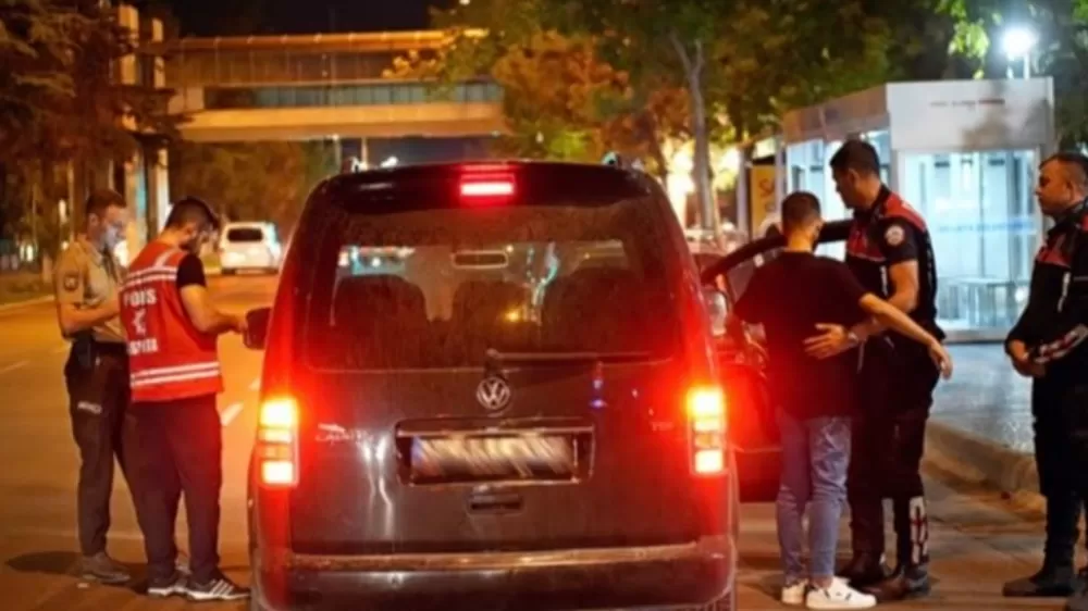 Isparta'da emniyet ekiplerinden gece denetimi