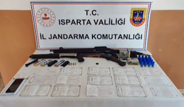 Isparta'da tefecilik operasyonu: 15 adet imzalı senet ele geçirildi